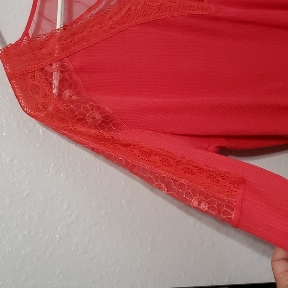 NWT FREE PEOPLE  LOLA LaceTrim V-neck Knit Top, Color Rose Crimson, Size… - Picture 7 of 16